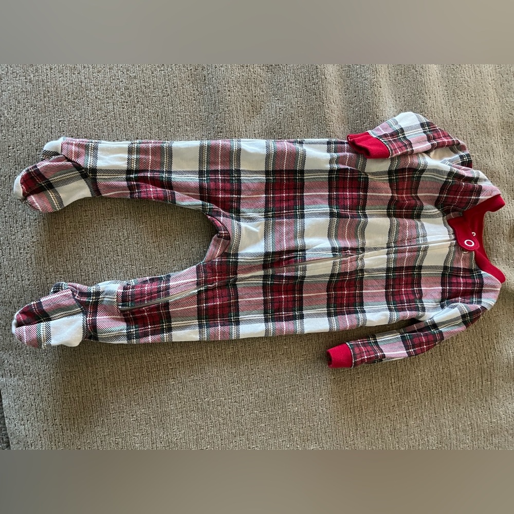 Pottery barn Christmas pjs 0-3 m